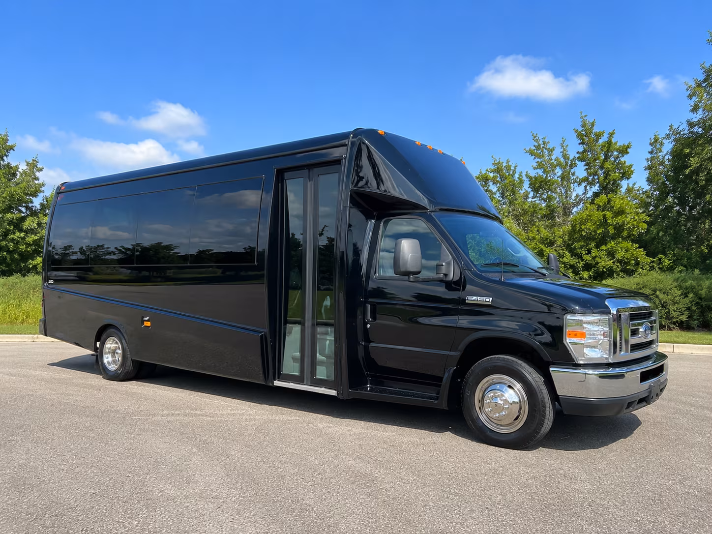 minibus rentals for boutique winery tours on de portola road and beyond